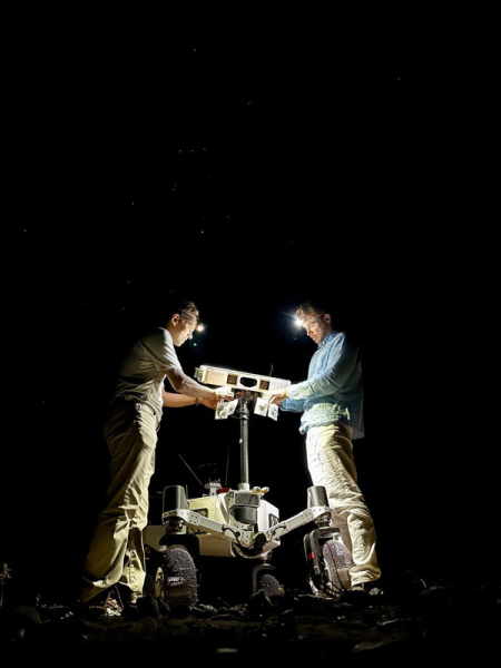 В NASA испытали «шагающий» ровер — он карабкается на скалы и ездит «крабиком»
