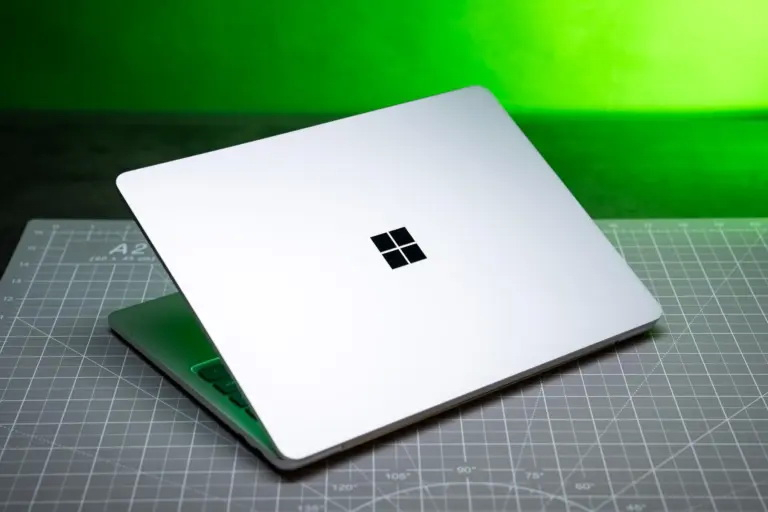 Чуда не случилось: Microsoft Surface Laptop с 8 Гбайт оперативки за 0 подвисает даже в базовых задачах