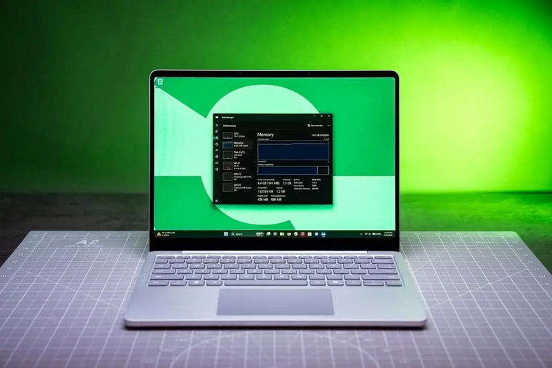 Чуда не случилось: Microsoft Surface Laptop с 8 Гбайт оперативки за 0 подвисает даже в базовых задачах