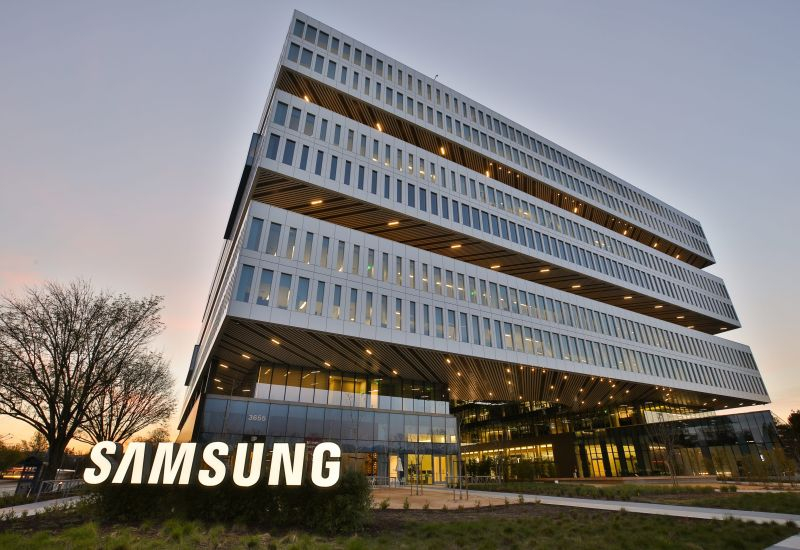Министр торговли Лютник заявил, что Samsung и SK hynix придётся построить предприятия по производству памяти в США