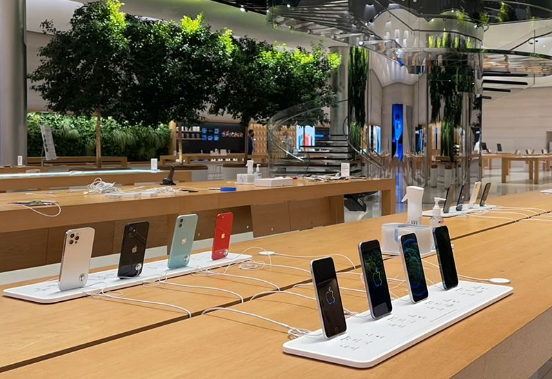 На падающем рынке смартфонов в прошлом квартале Apple и Samsung смогли нарастить свои доли