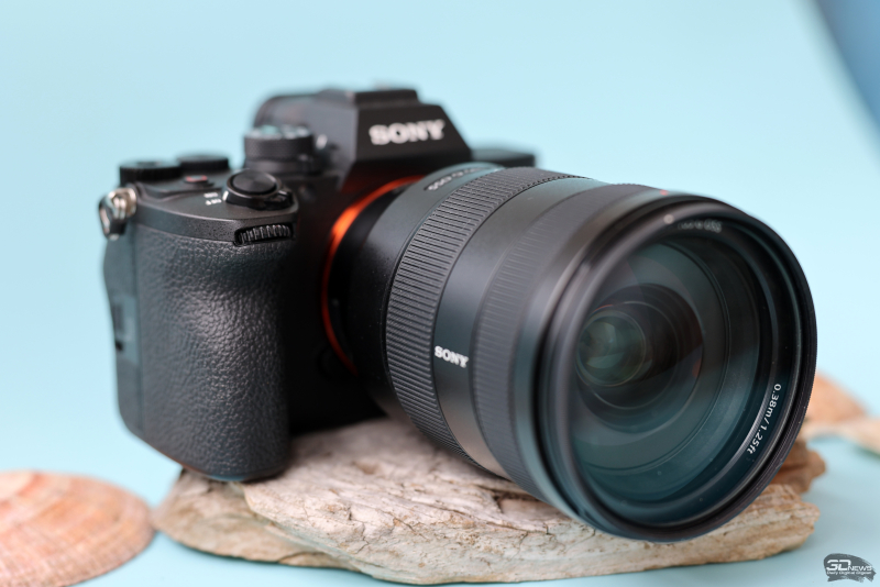 Обзор беззеркальной камеры Sony Alpha 7 V: эволюция с человеческим лицом