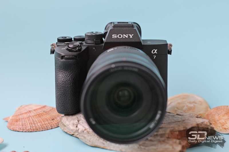 Обзор беззеркальной камеры Sony Alpha 7 V: эволюция с человеческим лицом