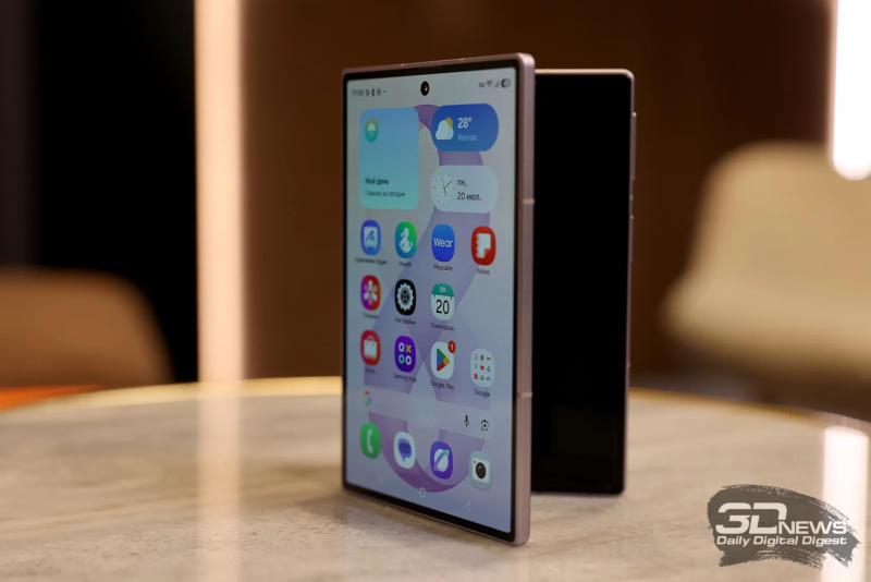 Представлен широкоэкранный смартфон-книжка Samsung Galaxy Z Fold8 — от 150 тыс. рублей