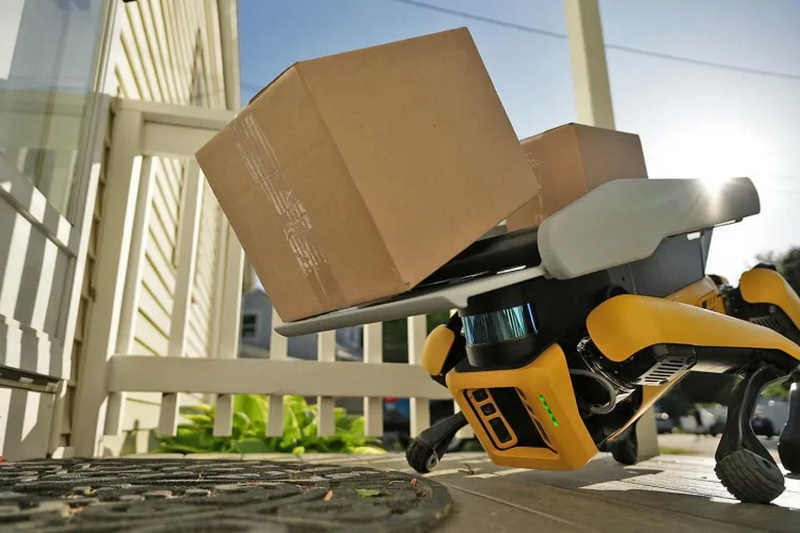 Робопсу Spot от Boston Dynamics нашли новую работу — теперь он доставляет посылки