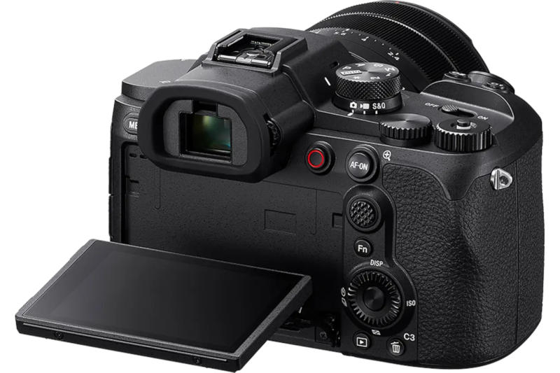 Sony обновила суперзум RX10 и повысила на него цену