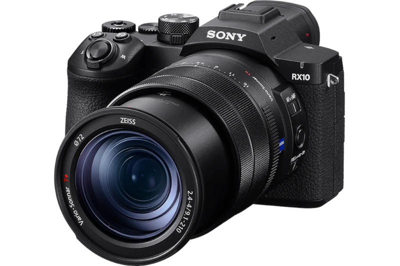Sony обновила суперзум RX10 и повысила на него цену