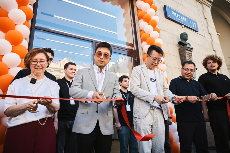 В центре Москвы открыли новый флагманский магазин Xiaomi Store