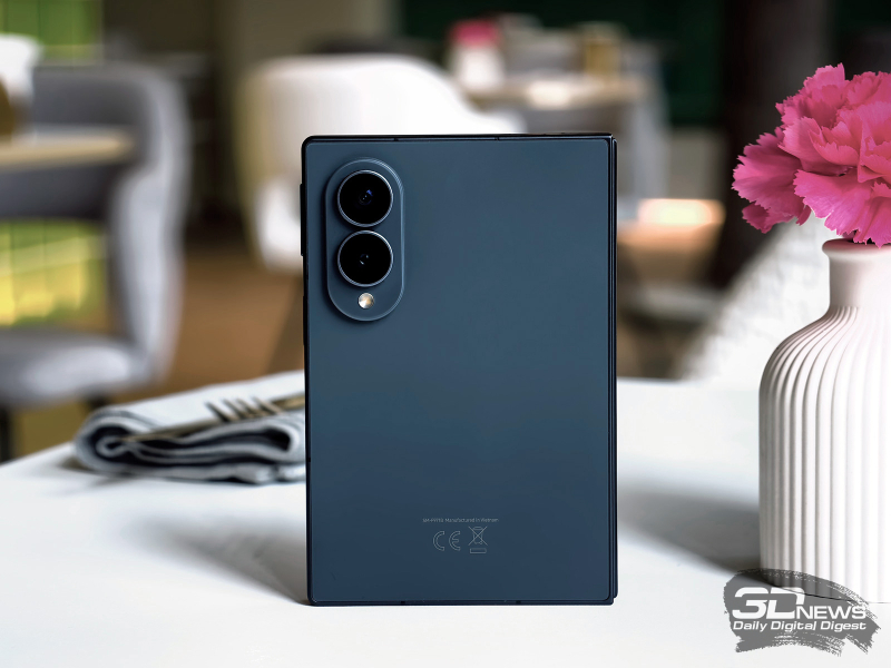 Обзор складного смартфона Samsung Galaxy Z Fold8, который делает подобные устройства более осмысленными