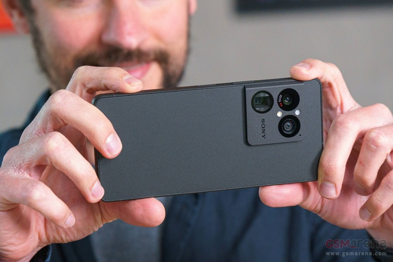 Sony Xperia 1 VIII продаётся на ура — смартфон за €1500 полюбили за слот microSD и разъём для наушников
