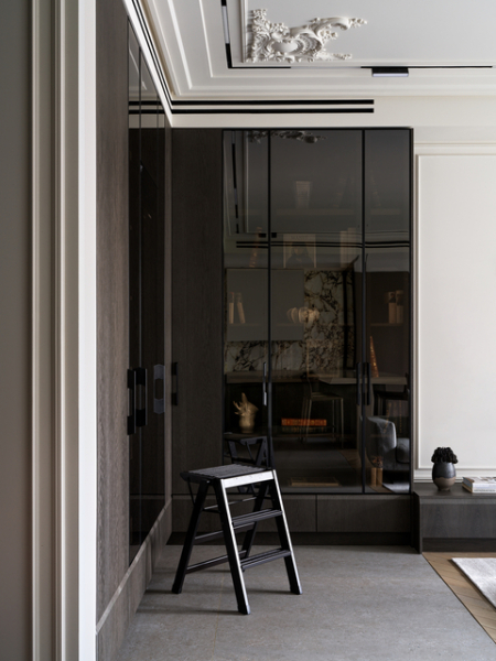 Интерьер в стиле московской неоклассики для большой семьи