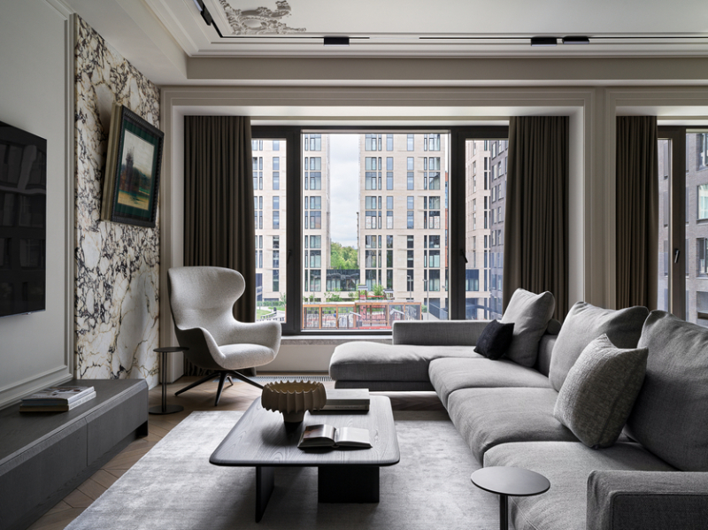 Интерьер в стиле московской неоклассики для большой семьи