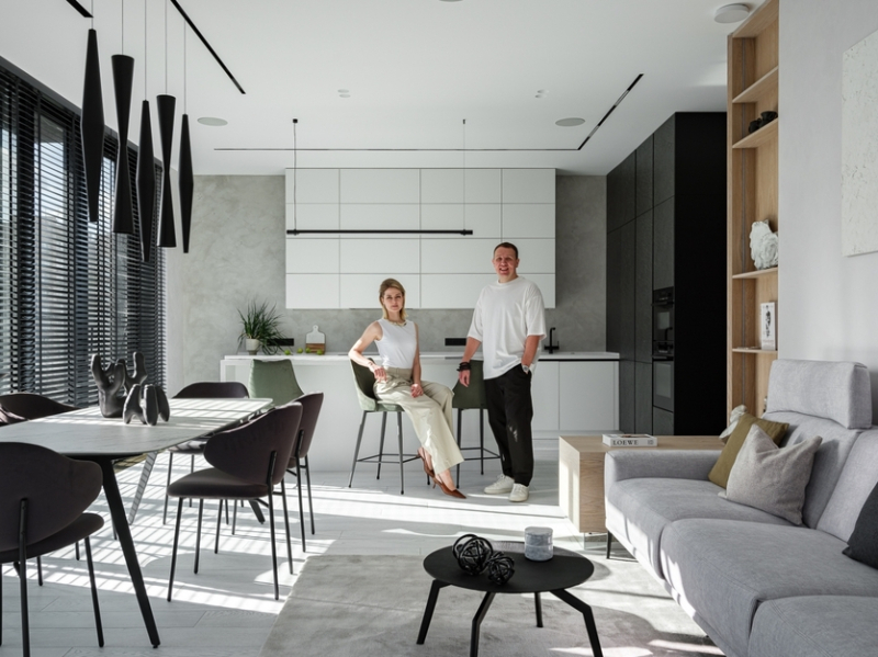 Современный минимализм с элементами графики: квартира в Москве